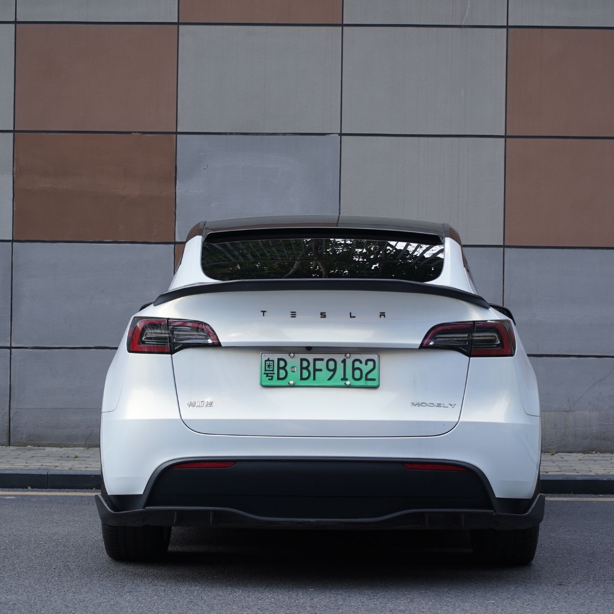 TESERY Model Y / 3 Spoiler V-Style - Carbon Fiber Exterior Mods